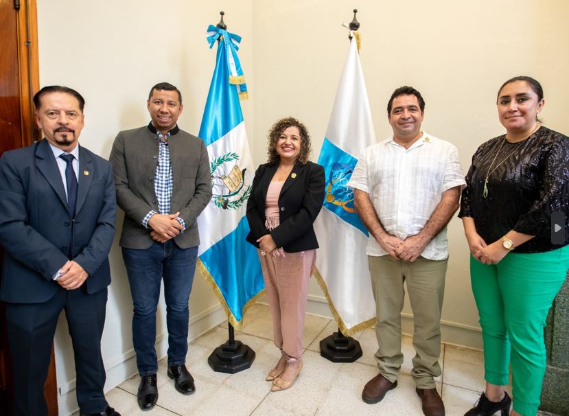 Avanzan programas sociales y de infraestructura vial en Petén