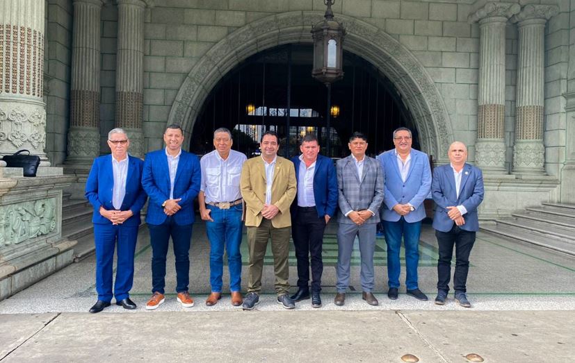 Ejecutivo da seguimiento a proyectos para fortalecer desarrollo en Petén
