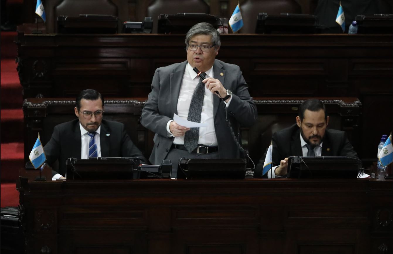 Ministro de Gobernación concluye las 20 preguntas básicas en su interpelación y comienza fase de preguntas adicionales