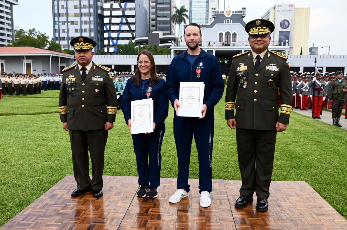 Mindef reconoce a atletas olímpicos, matemáticos y aliados institucionales en ceremonia de condecoración