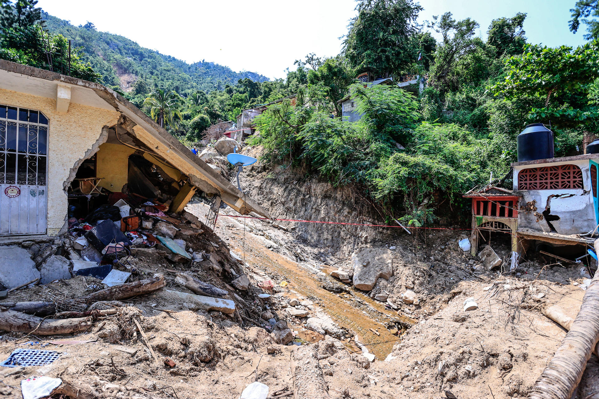 Sheinbaum da por concluida emergencia tras huracán John en Guerrero y Oaxaca