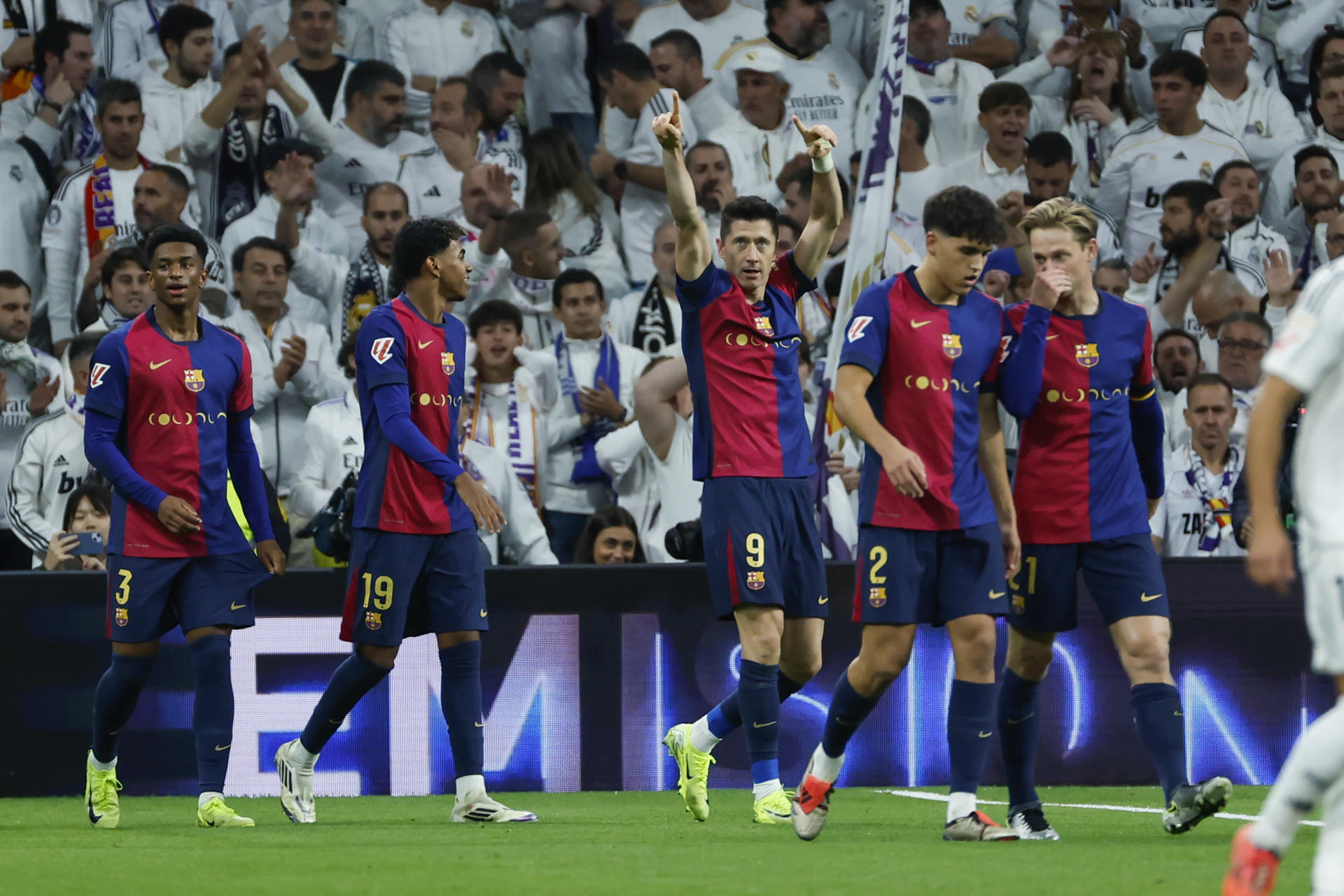 Al ritmo de “Viva la Vida”, el Barcelona asalta el Bernabéu
