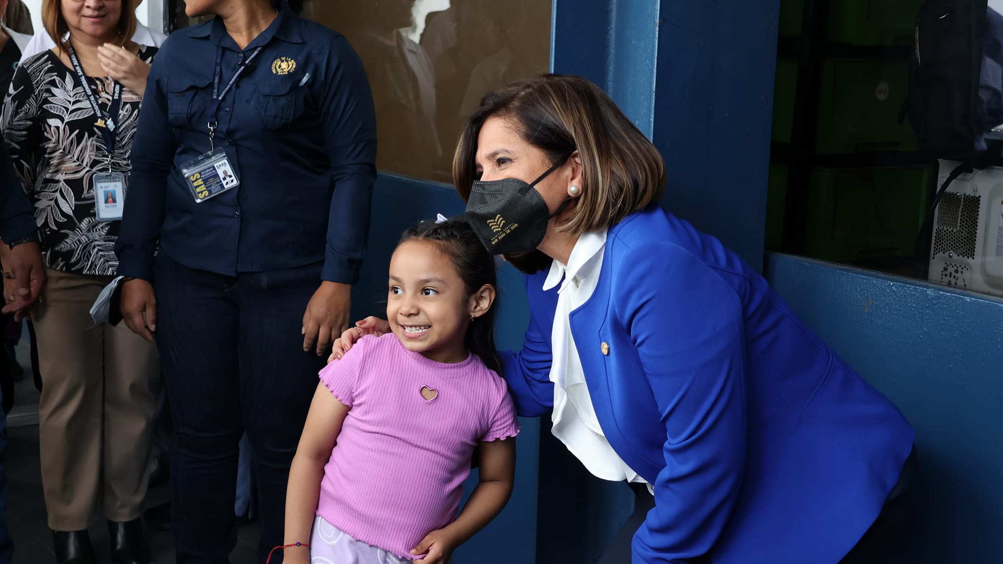 Karin Herrera visitó los pacientitos del Hospital General. /Foto: Hospital General.