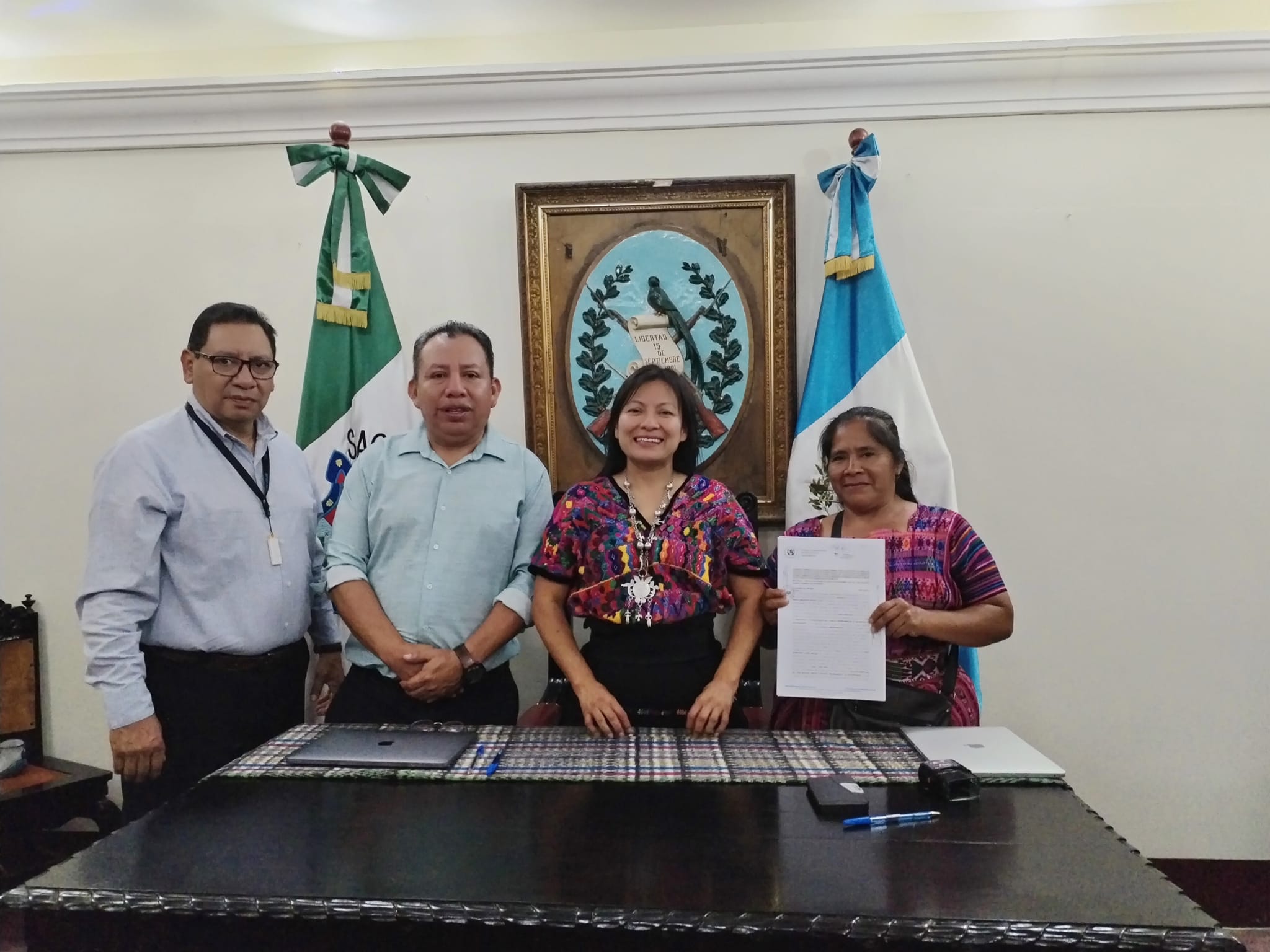 Firman convenios para ejecutar proyectos en materia de agua y educación para Sacatepéquez