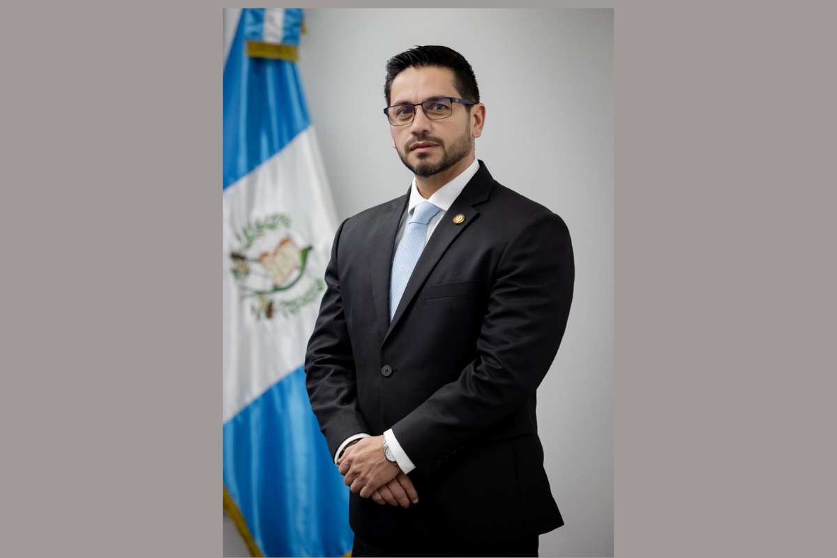 CIV acepta renuncia del viceministro administrativo y financiero, Adrián Zapata Alamilla
