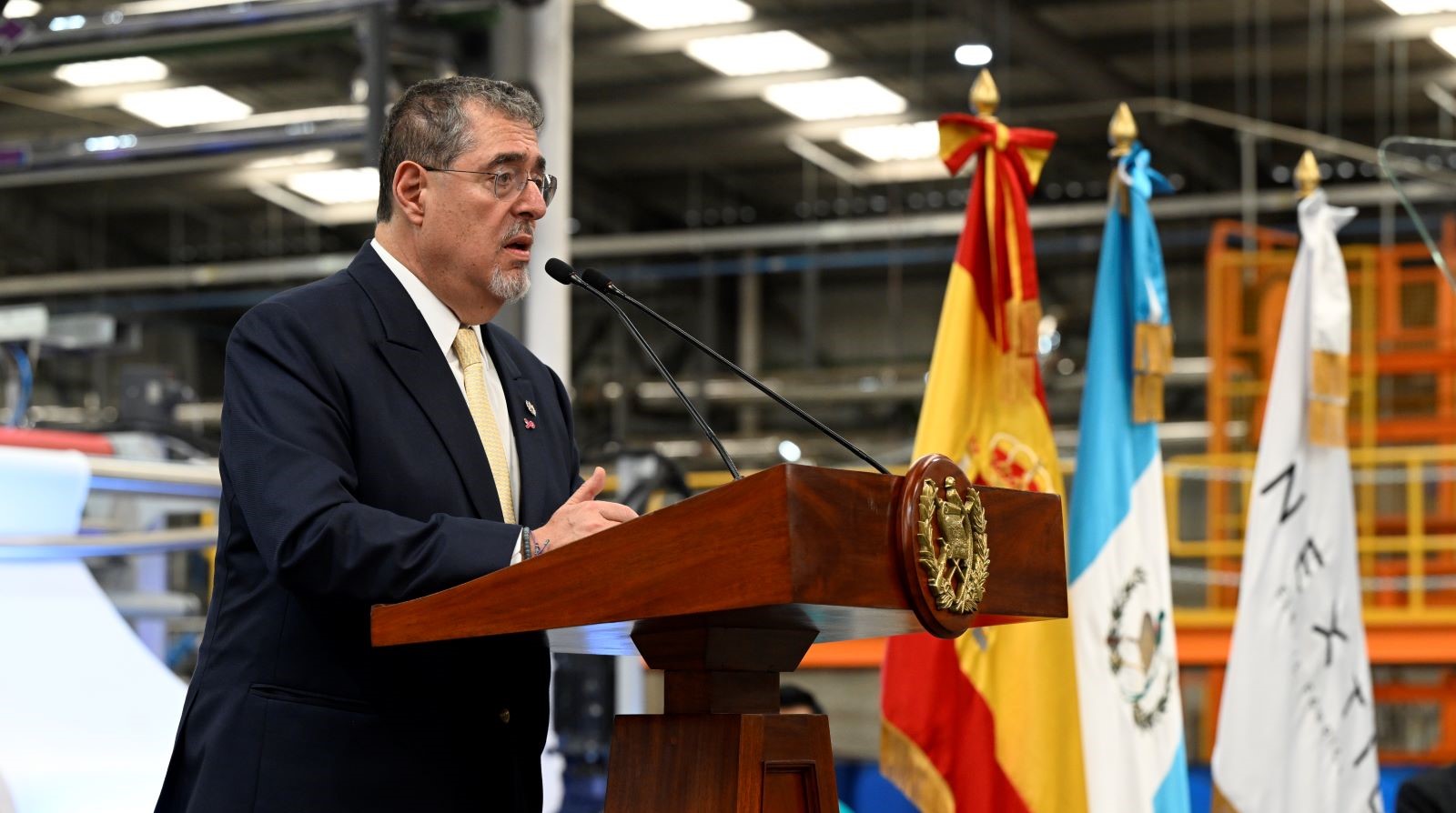 El presidente Bernardo Arévalo, durante la inauguración de la fábrica del Grupo Nextil a Guatemala. /Foto: Byron de la Cruz