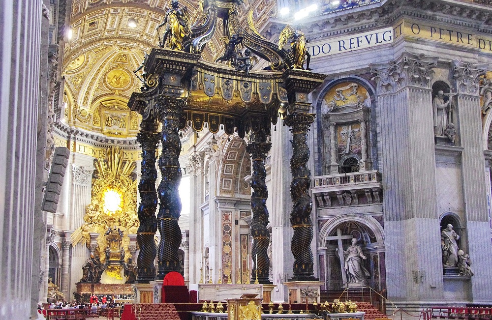 Baldaquino de San Pedro, obra de Bernini. / Foto: Holyart.es.