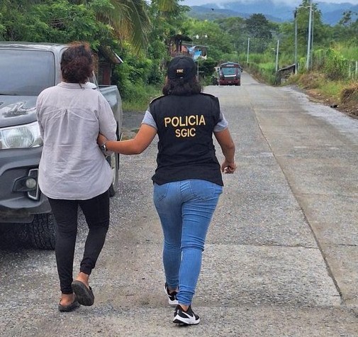 Detienen a supuesta responsable de dar muerte a una mujer y su bebé en Puerto Barrios, Izabal