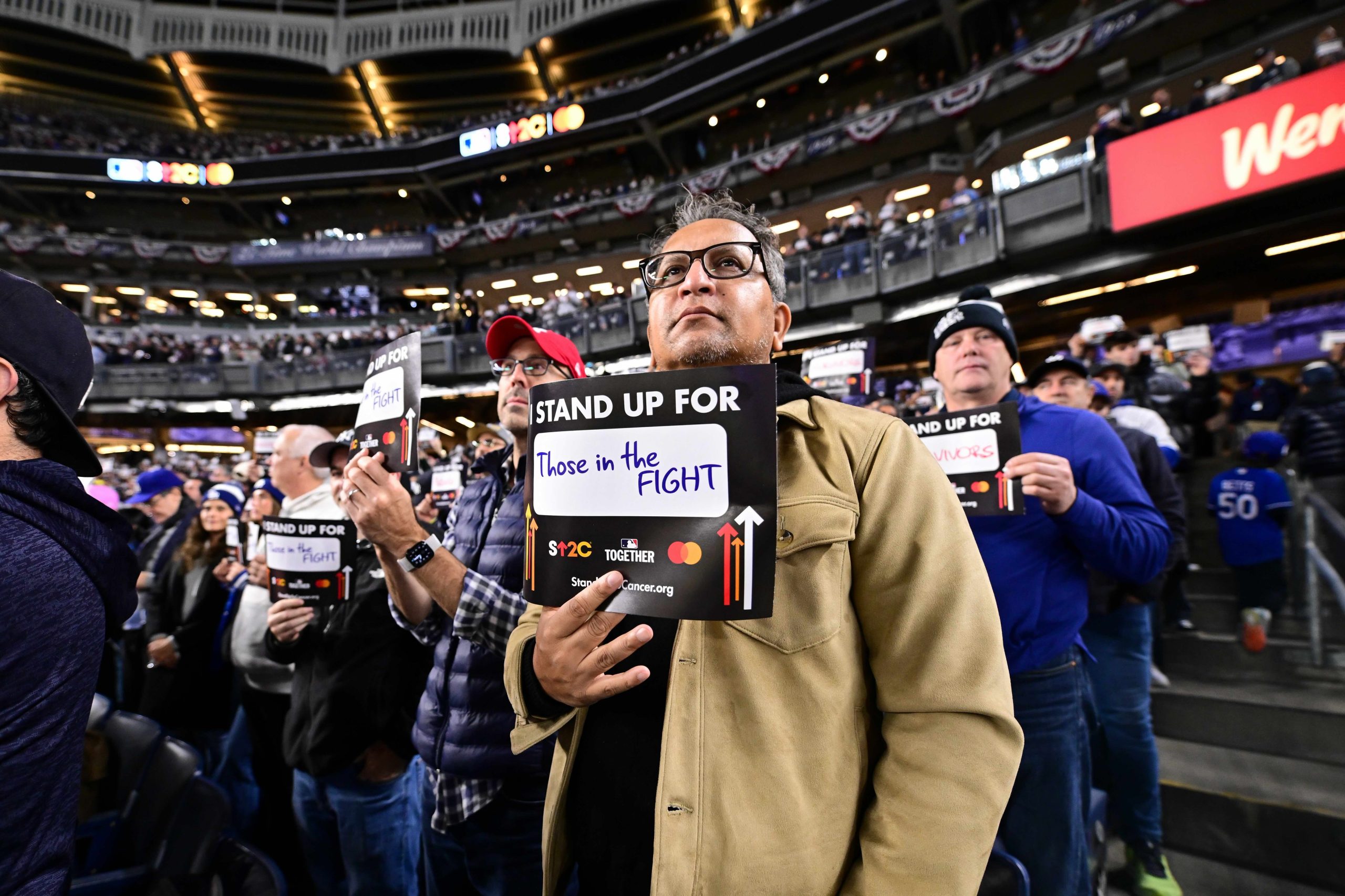 El Yankee Stadium se une a la lucha contra el cáncer de mama