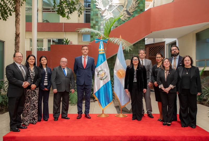 Reunión bilateral permitió fortalecer lazos de amistad y trabajo en conjunto de Guatemala y Argentina. / Foto: cortesía Minex.