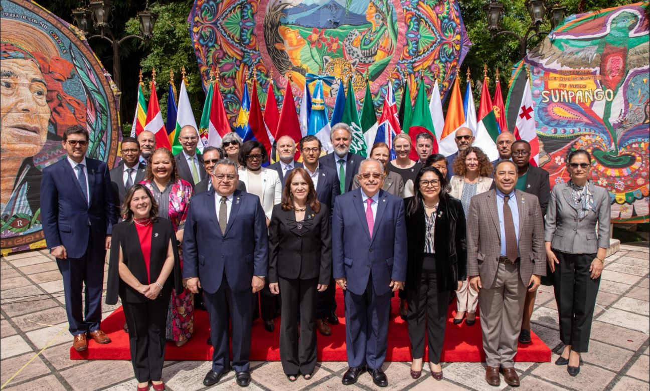 Minex conmemora el Día de Todos los Santos junto al cuerpo diplomático y embajadores concurrentes