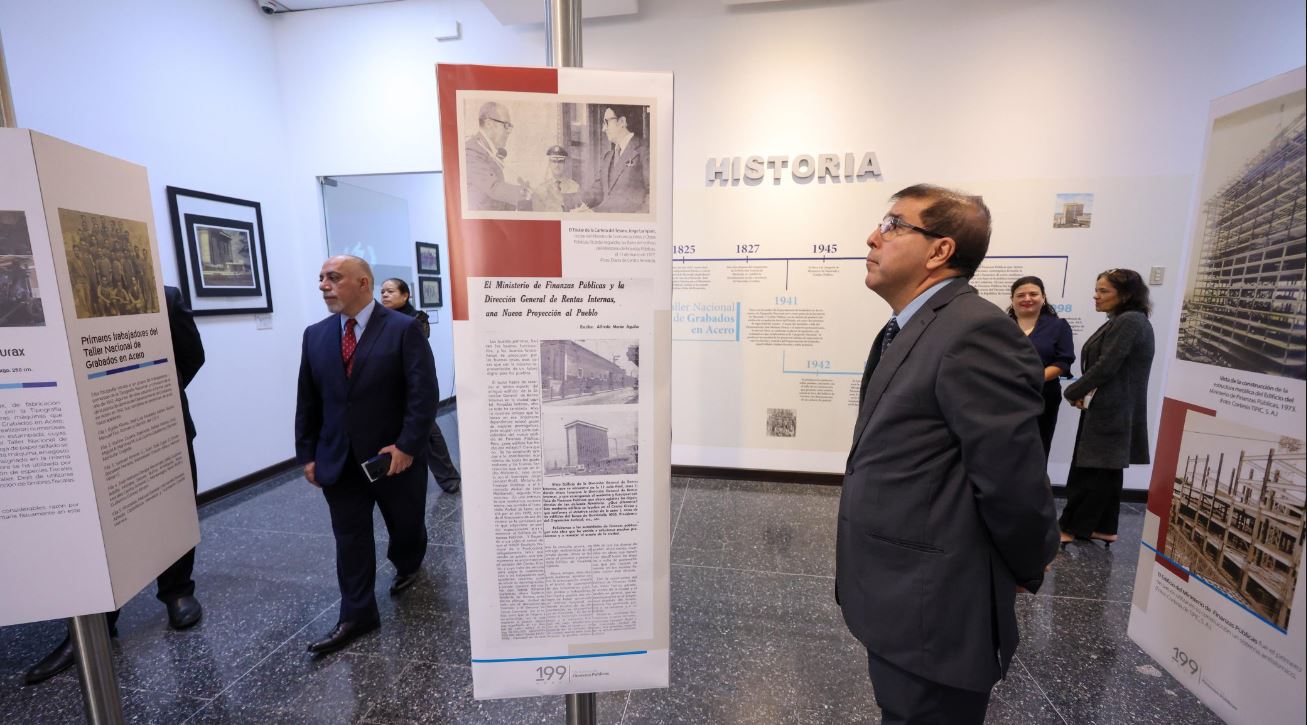 Minfin celebra sus 199 años con una exposición fotográfica