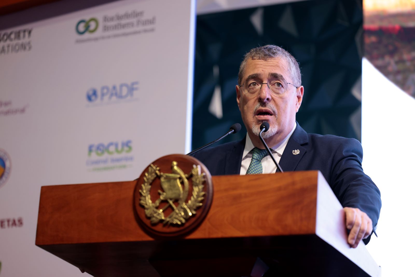 El presidente Bernardo Arévalo, durante su participación en el Foro Centroamericano de Donantes 2024, en Antigua Guatemala. / Foto: Noé Pérez