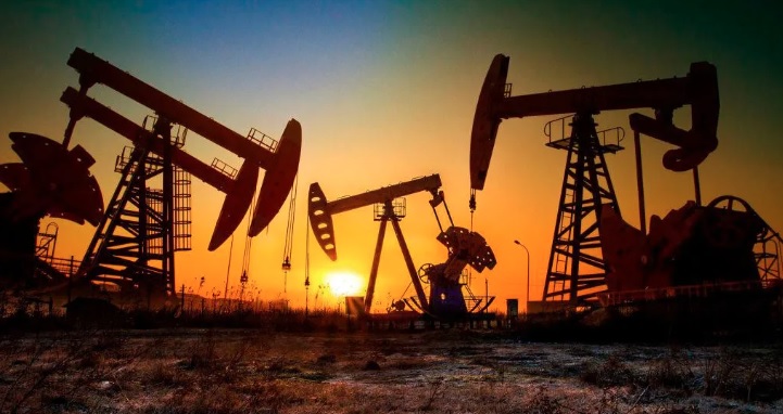 El petróleo de Texas sube un 4.65 % y supera 62 dólares tras alivio arancelario de Trump