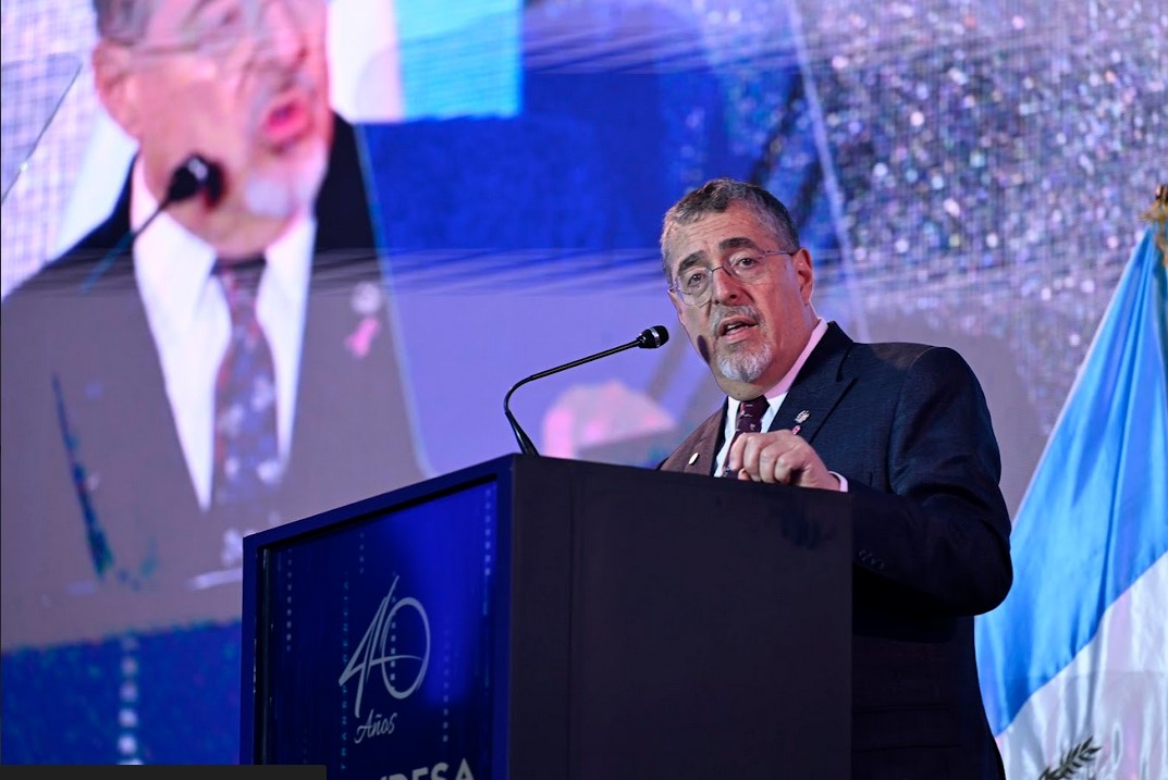 Presidente Arévalo exhorta a líderes empresariales a seguir la ruta de la transparencia