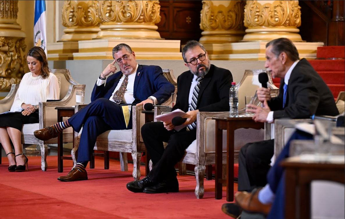 Presidente Bernardo Arévalo, en conversatorio sobre la Revolución de 1944. / Foto: Byron de la Cruz.