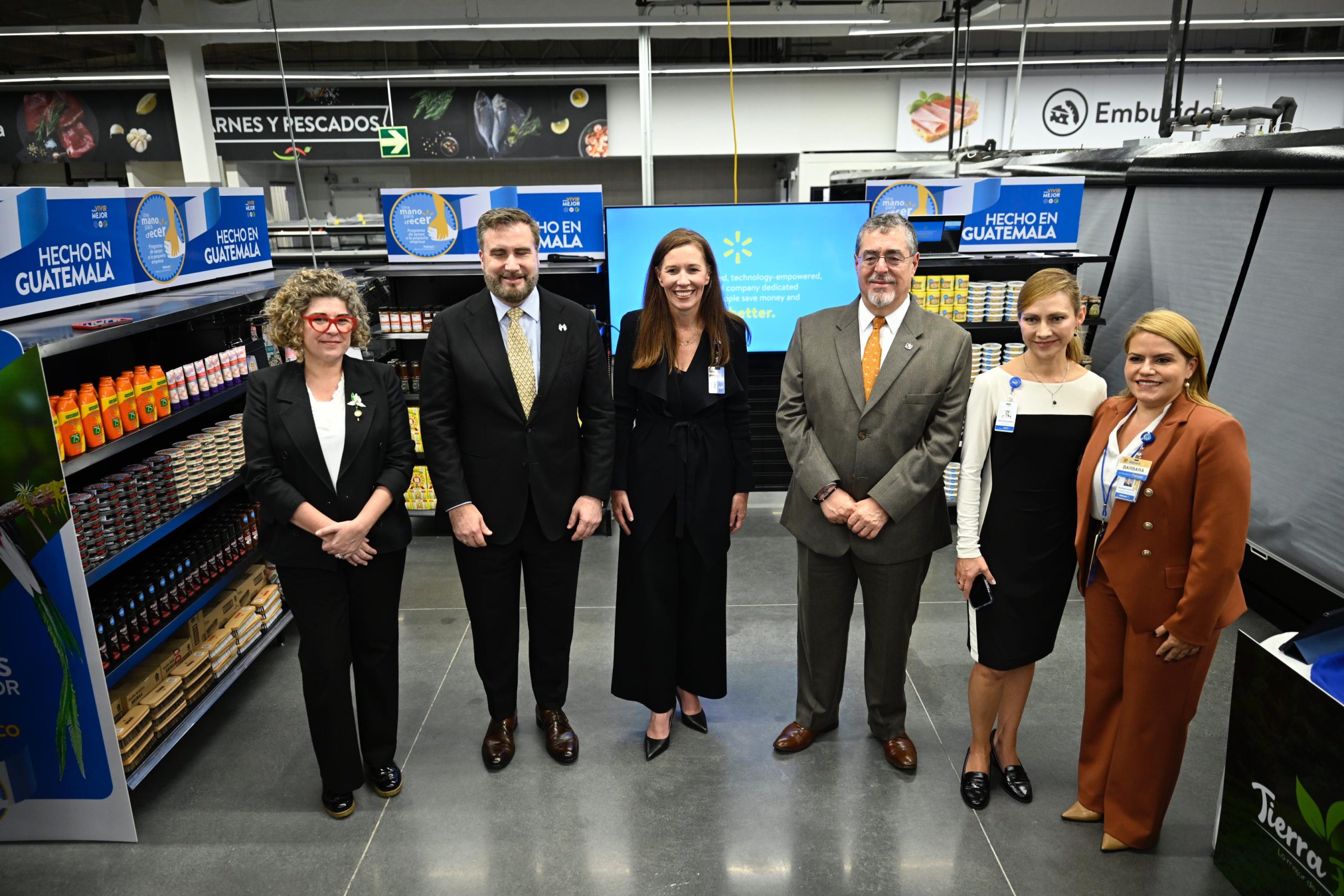 Presidente Bernardo Arévalo participa en inauguración de Walmart Naranjo en Mixco