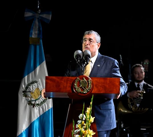 Presidente anuncia Fondo de Becas Nacionales