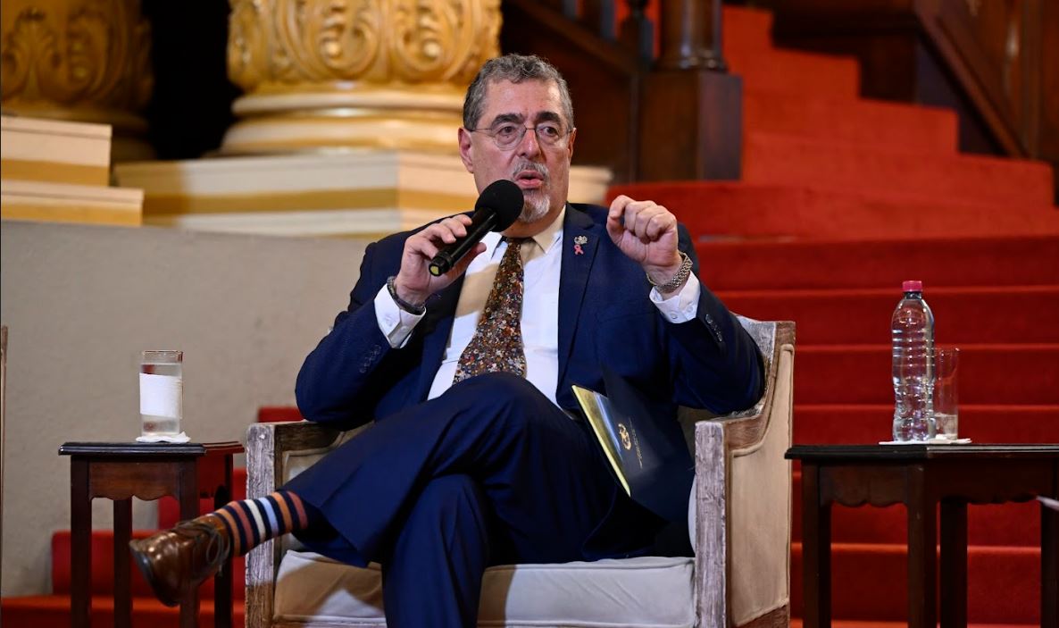 Presidente reafirma su compromiso de continuar con los objetivos de la Revolución de 1944
