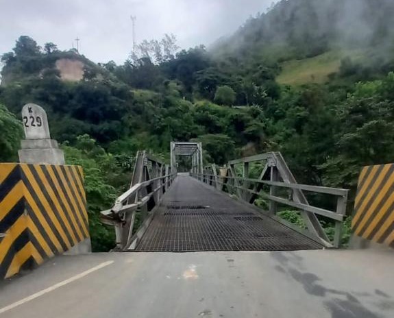 Puente Chixoy fue reportado con daños en su estructura ante la Conred. / Foto: Conred.