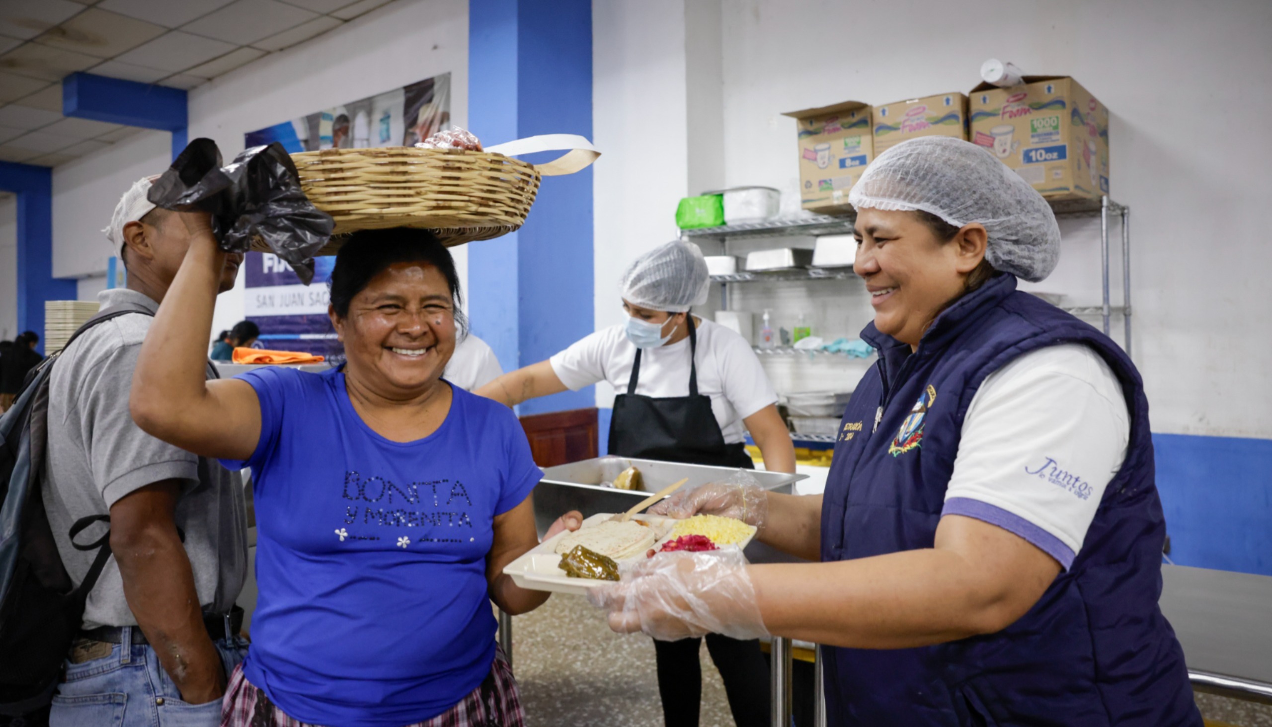 Comedor Social sirve platillo de temporada en San Juan Sacatepéquez