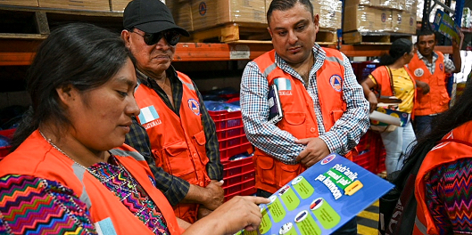 Conred entrega más de 2 mil 500 afiches de prevención en idiomas mayas