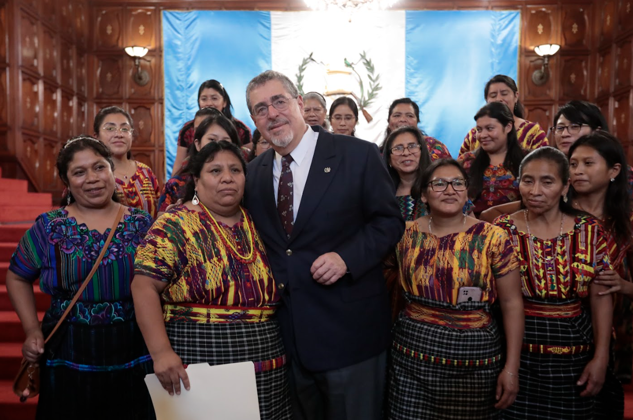 Presidente Bernardo Arévalo juramentó a la nueva Junta Coordinadora de la Demi. / Foto: Daniel Ordóñez.