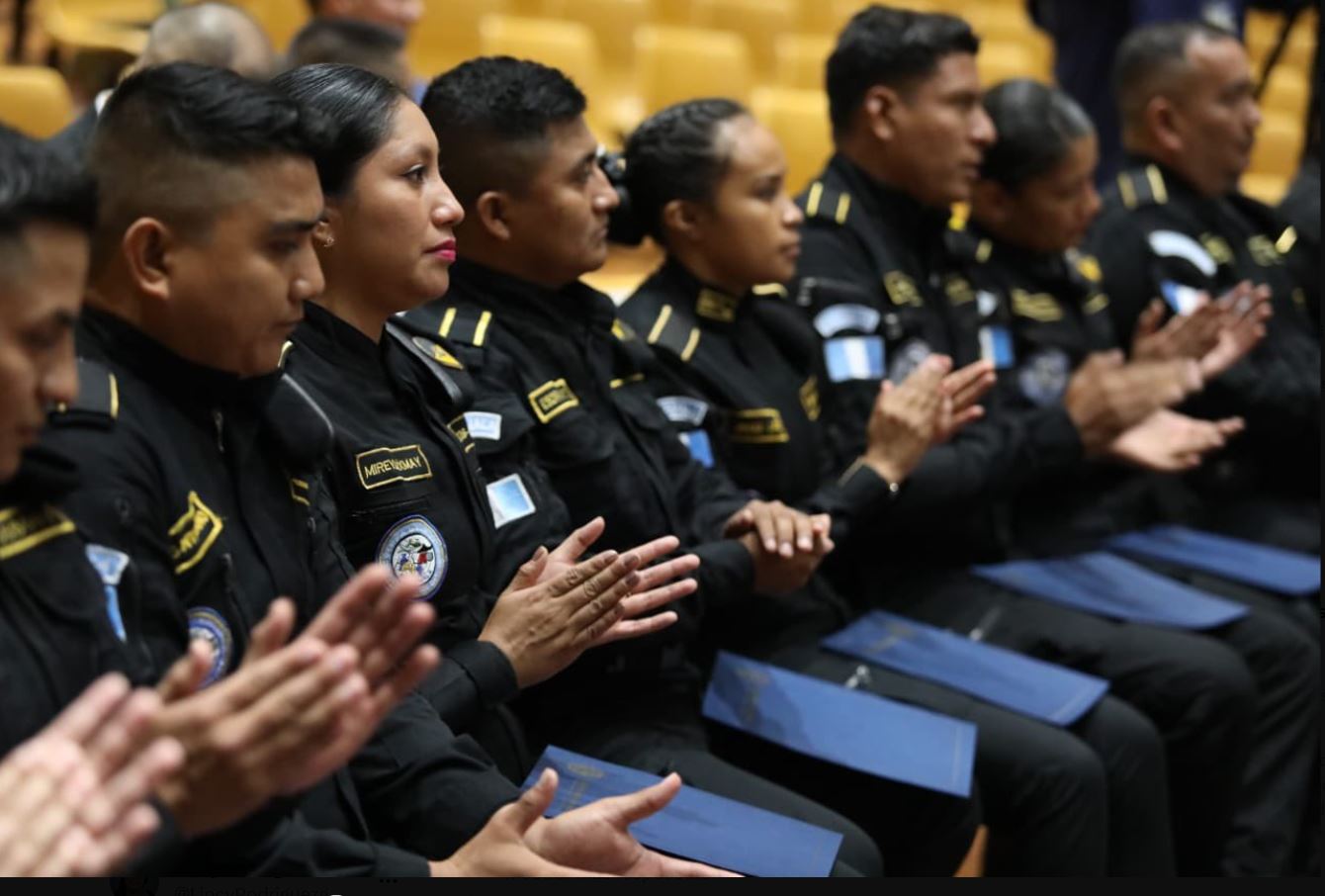 Mingob gradúa 25 agentes de la SGAIA en diplomado de investigación criminal y forense