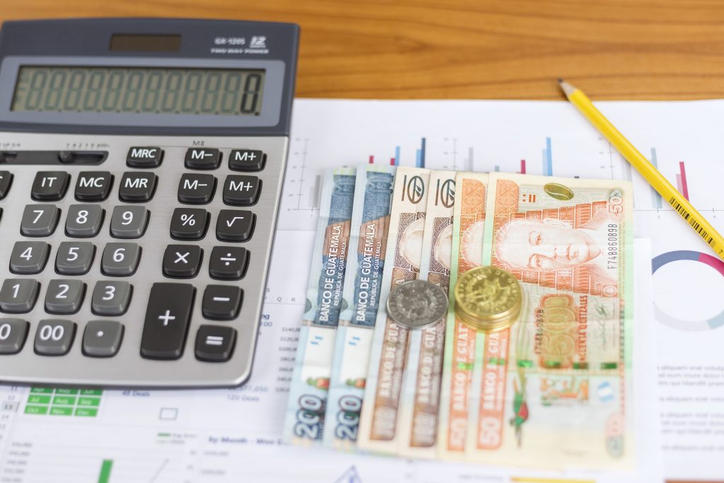 SAT advierte fiscalización exhaustiva sobre cumplimiento con obligaciones tributarias del IVA. / Foto: Minfin.
