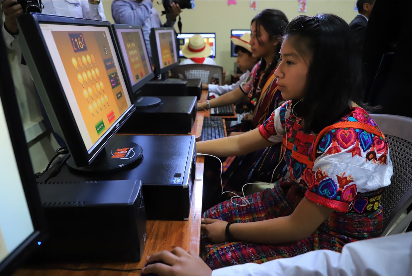 Más de 30 mil estudiantes guatemaltecos beneficiados con el programa Municipio Digital