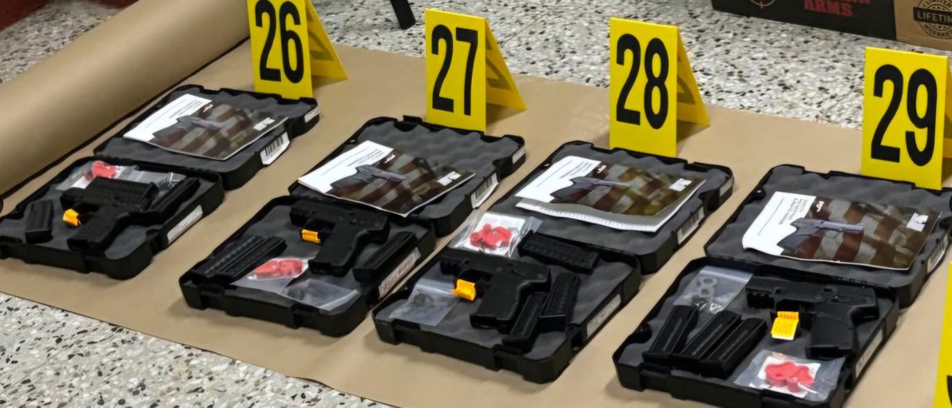 Las armas fueron trasladadas para su debido análisis, y las investigaciones siguen en curso.