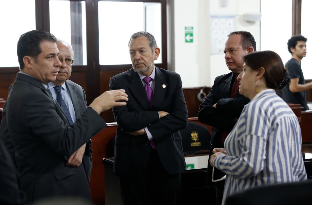 Cinco ministros en espera: interpelación en pausa por elección de magistrados