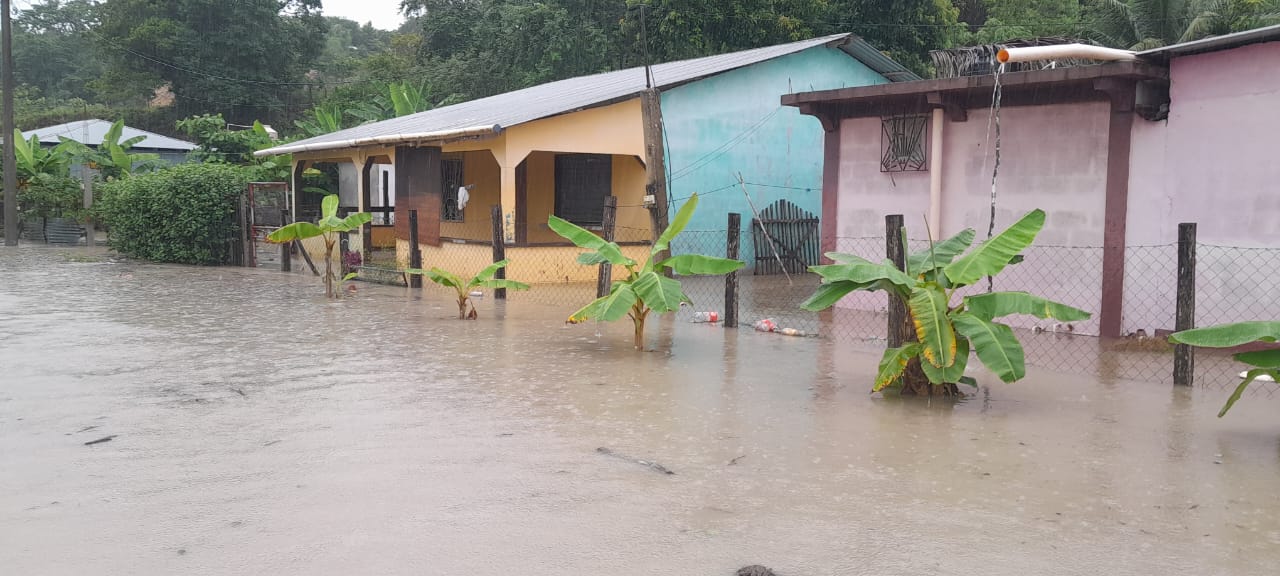 Conred atiende inundaciones y derrumbes provocados por lluvias relacionadas con Nadine