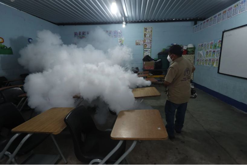 Ministro de Salud informa sobre las acciones ante incremento de casos de dengue