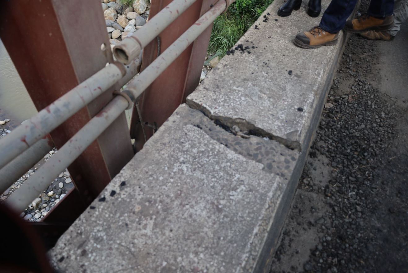 El puente Nahualate no es única: de los mil 260 puentes en el país, todos presentan algún grado de deterioro. / Foto: CIV