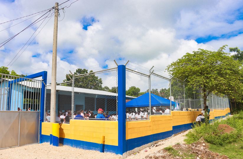 Presentan mejoras en infraestructura educativa en Santa Ana, Petén