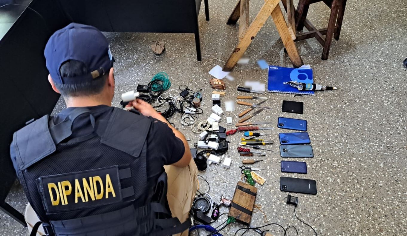 Las acciones de requisa se enmarcan en un esfuerzo por recuperar el control absoluto de los centros penitenciarios. / Foto: PNC.