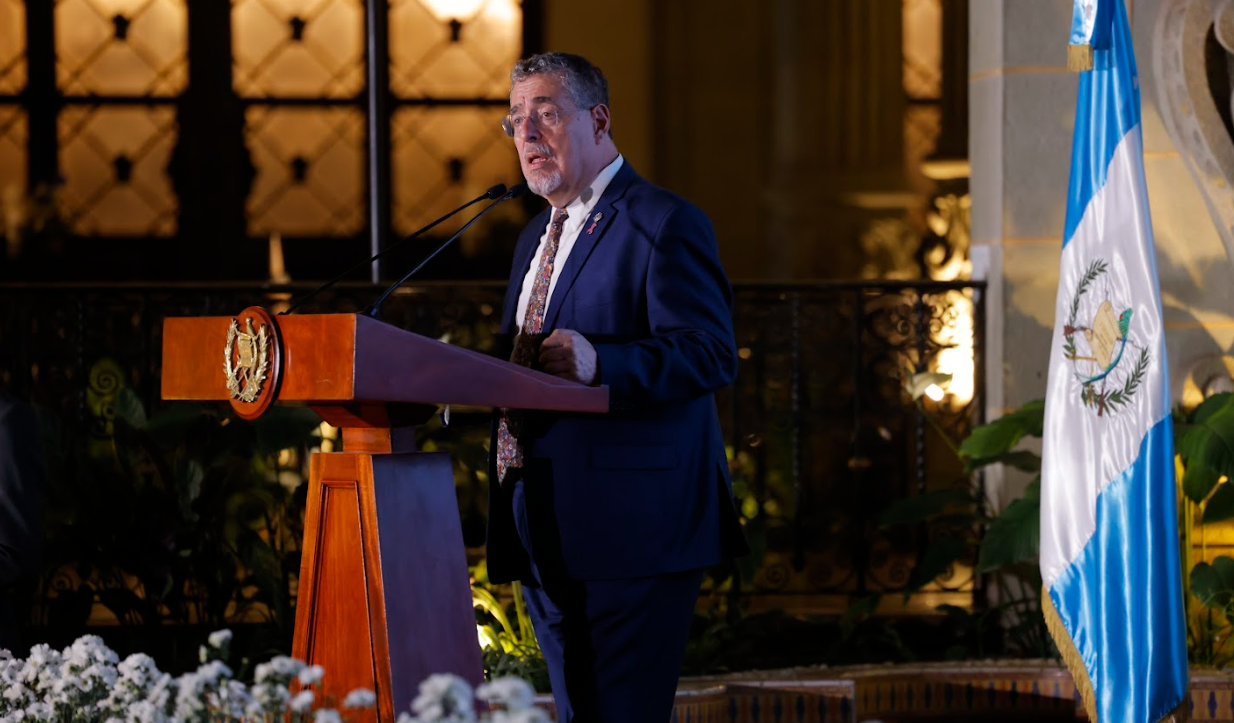 Presidente Arévalo invitó a los ciudadanos a unirse a las actividades de la Revolución del 20 de Octubre de 1944. / Foto: Gilber García.