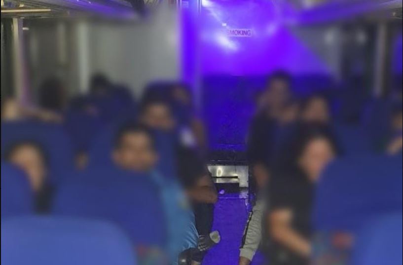 Capturan a conductor de autobús por trasladar migrantes irregulares&nbsp;