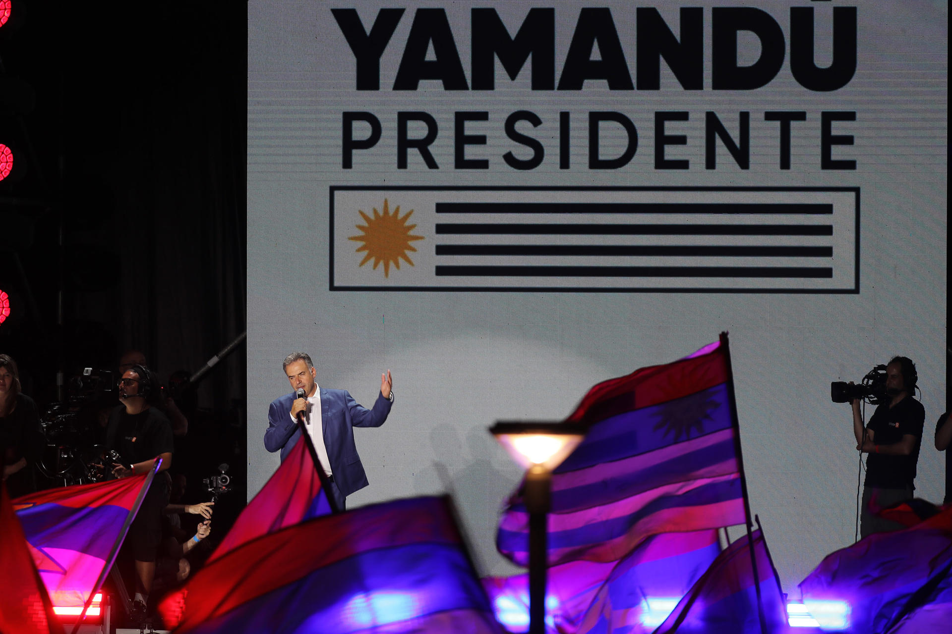 Presidente Arévalo felicita a Uruguay por votaciones donde fue electo Yamandú Orsi como mandatario