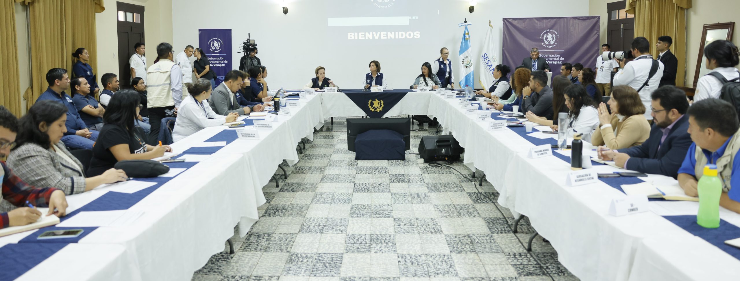 Vicepresidenta Karin Herrera preside reunión del Codesan en Alta Verapaz