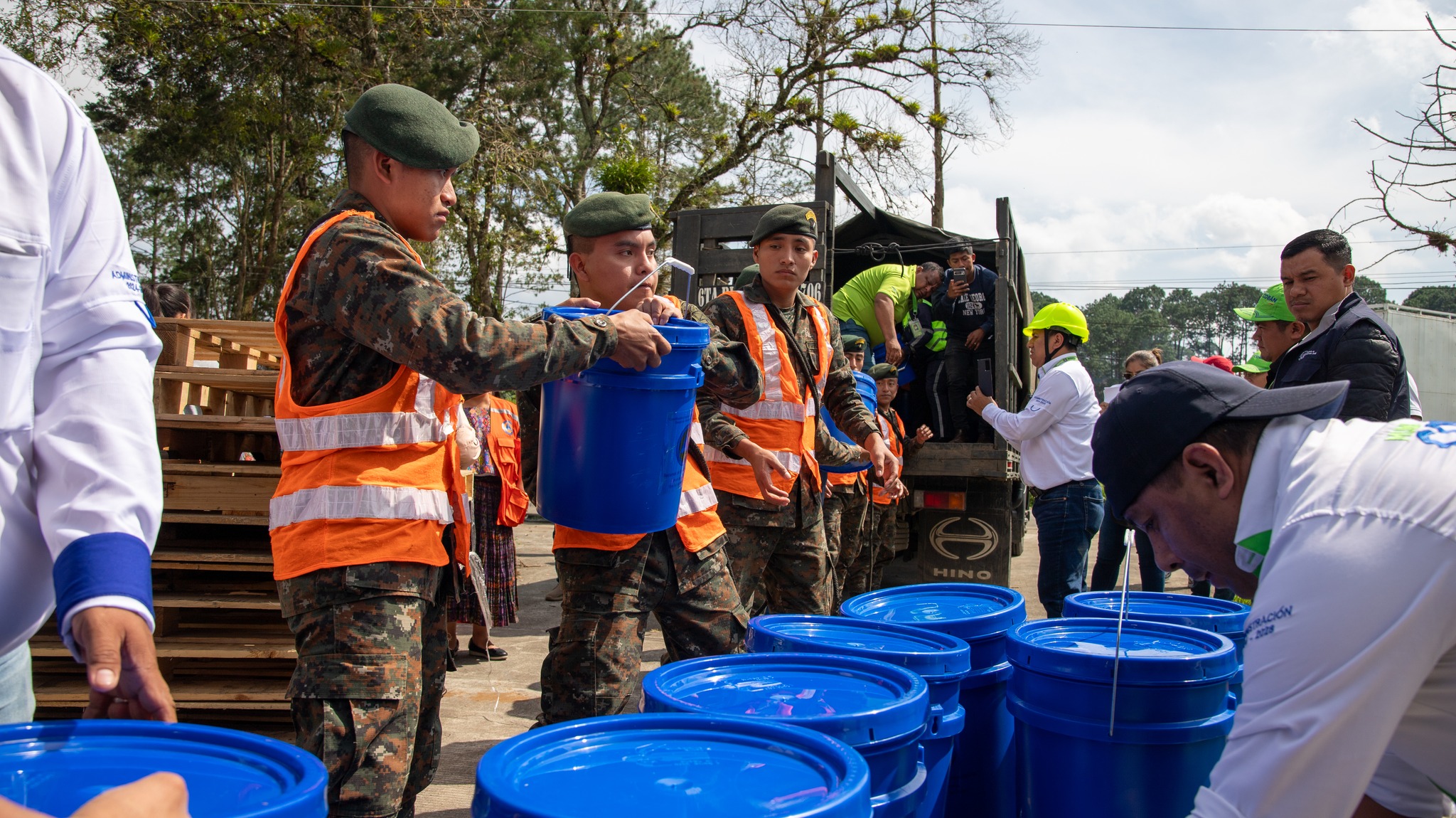 Sigue la entrega de ayuda humanitaria a familias en Alta Verapaz