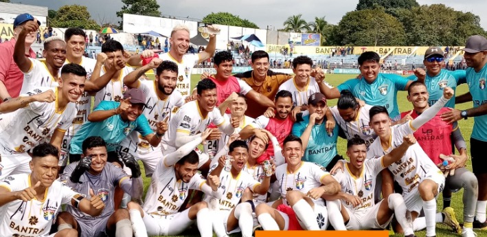 Aurora es uno de los conjuntos que disputará las semifinales de la primera división para ascender a la Liga Nacional.