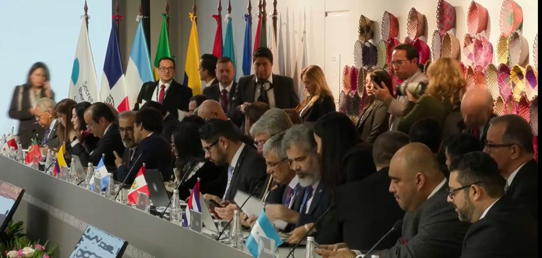 Se inicia reunión de cancilleres de una cumbre sin presidentes latinoamericanos
