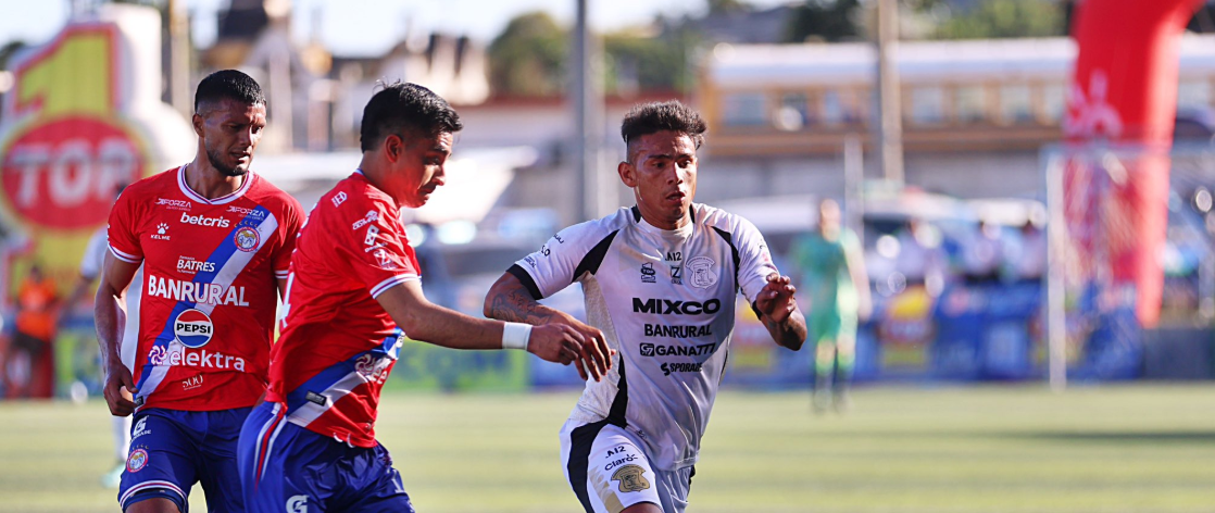 Mixco y Xelajú firman un empate en los cuartos del Apertura 2024