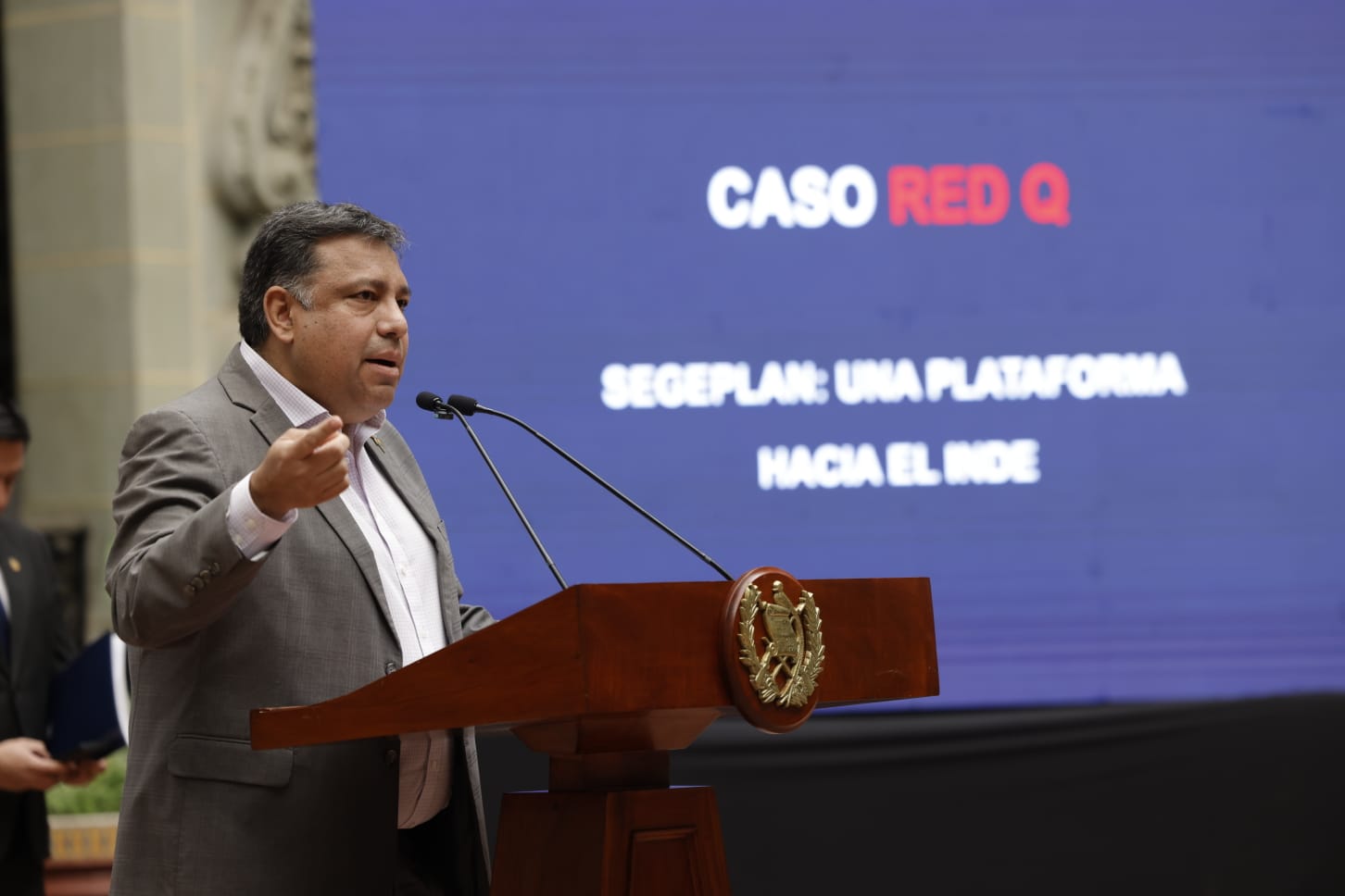 Presentan denuncia contra Alejandro Giammattei por tres delitos relacionados con caso de corrupción #RedQ