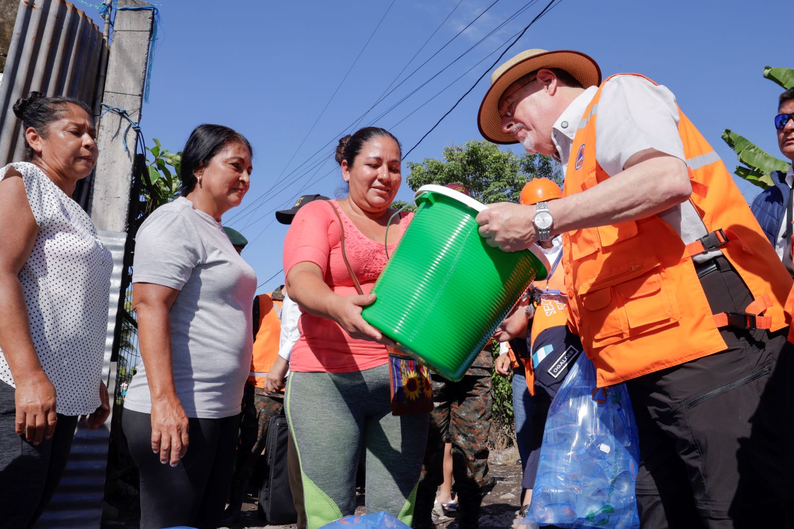 Presidente Bernardo Arévalo entrega asistencia humanitaria
