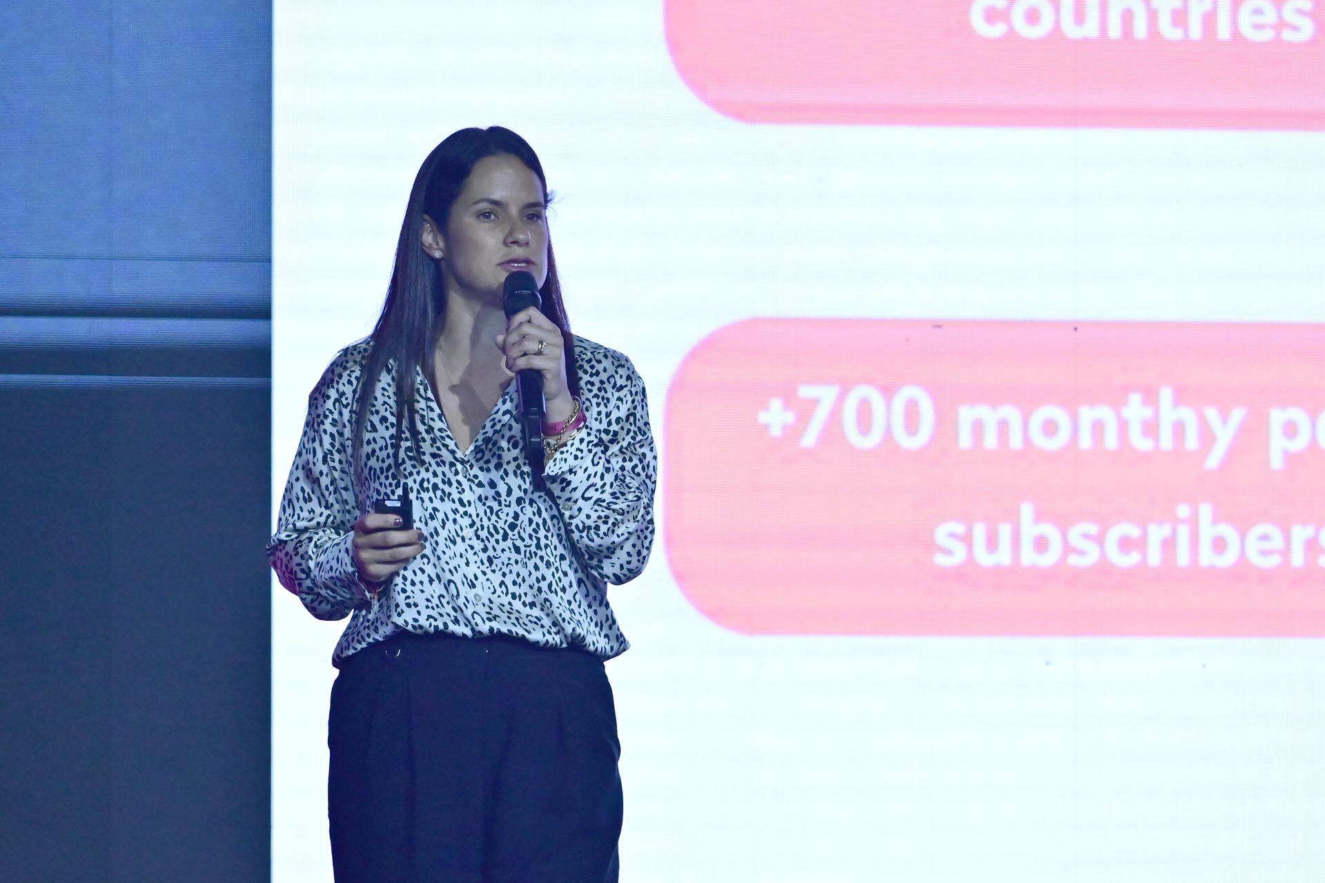 La CEO y cofundadora de Cuentologia Fiorella De La Sotta Rubio, participa en el panel WeXchange STEMpreneurs, durante la segunda jornada del BID Lab Forum, este viernes en Buenos Aires, Argentina.