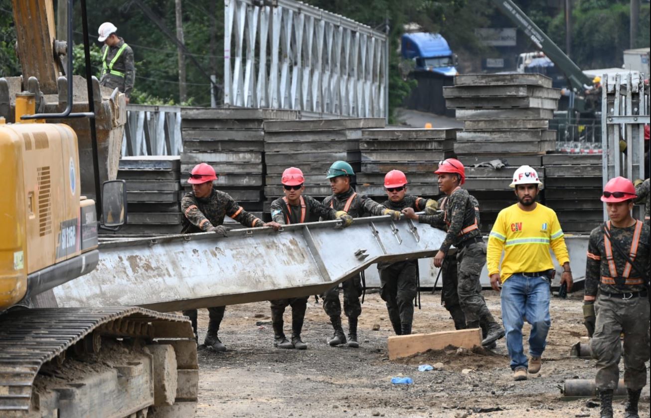 Ejército continúan los trabajos de recuperación del puente temporal en ruta al Pacífico