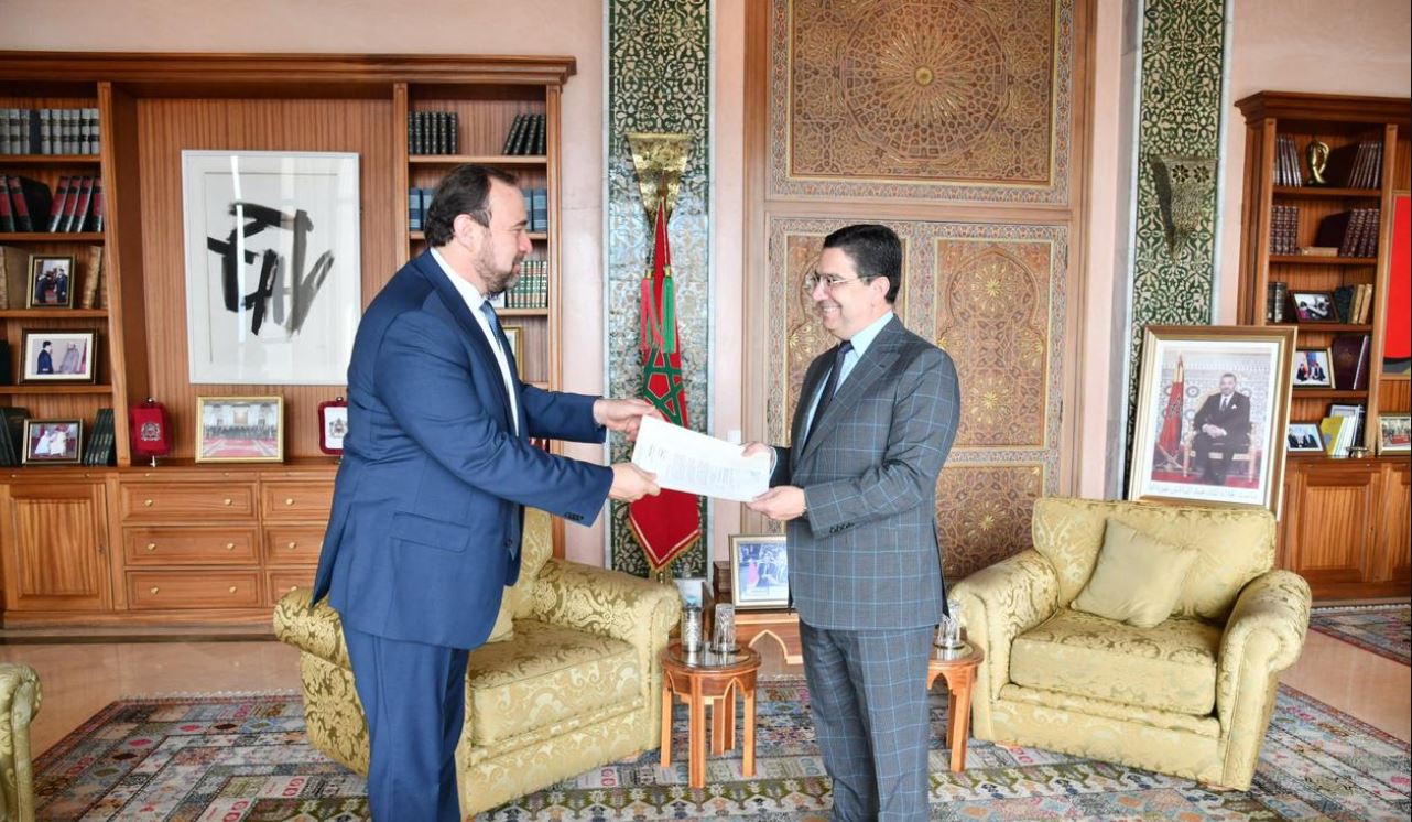 Embajador guatemalteco presenta Copias de Estilo en Marruecos